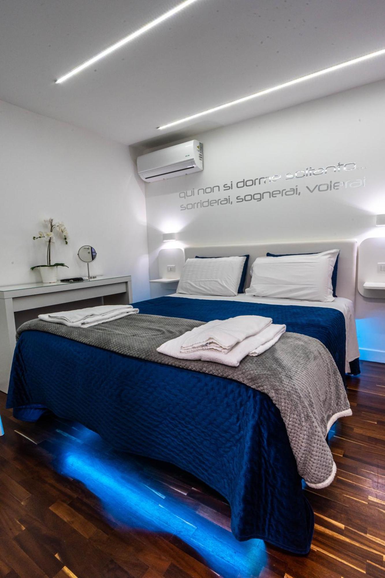 Bed and Breakfast Skyhouse Duomo Neapol Zewnętrze zdjęcie